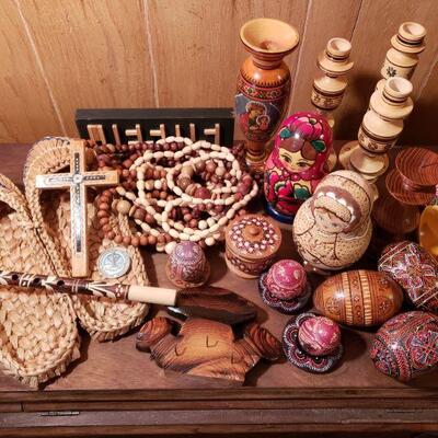 https://ctbids.com/#!/description/share/682575 Includes rattan shoes, cross, flute, bead necklaces, wooden eggs, candle holders, spoons...