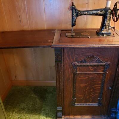 https://ctbids.com/#!/description/share/682593 Beautiful vintage Standard sewing machine and table. Sewing machine has stunning floral...