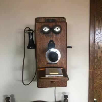 Repro antique phone 