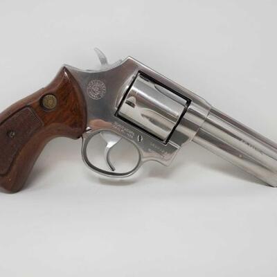 604 

Taurus 431 .44spl Revolver
Serial Number: LA556244 Barrel Length: 4