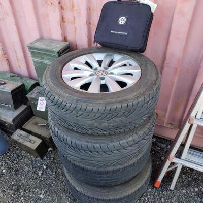 
#80018 â€¢ Volkswagen Wheels And Tires, RoadSide Assistance Kit