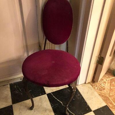 https://www.ebay.com/itm/124474047160	FL0011 Mid Century Modern RED CLOTH AND IRON VANITY TYPE CHAIR Pickup Only	 $75.00 	 OBO 
