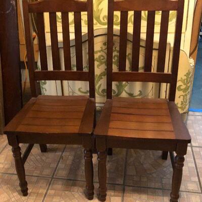 https://www.ebay.com/itm/114576064409	FL1031 2 Cherry Wood Breakfast Room Chairs Estate Sale Pickup	 $30.00 
