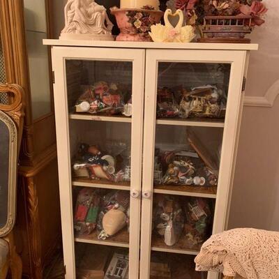 https://www.ebay.com/itm/114575997206	FL1018 White Book Shelf / Display Cabinet with Glass Doors Estate Sale Pickup	 $199.99 
