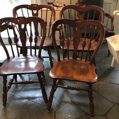https://www.ebay.com/itm/124487095102	FL1038 4 Large Country Style Maple Wood Chairs Estate Sale Pickup	 $200.00 
