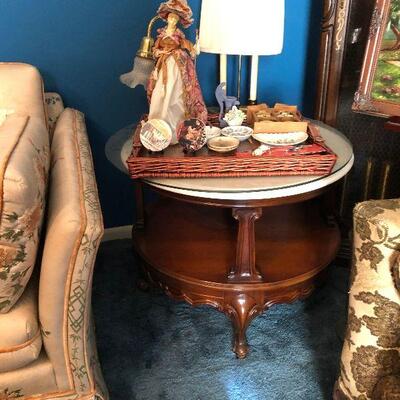 https://www.ebay.com/itm/124487013881	FL1004 Round Marble End / Accent Table Estate Sale Pickup	 $199.99 
