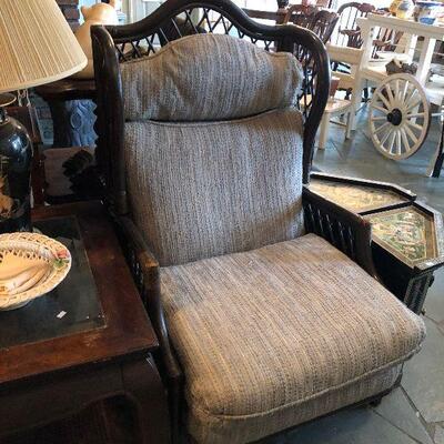 https://www.ebay.com/itm/124487105701	FL1046 Rattan Lounge Chair Estate Sale Pickup	 $100.00 
