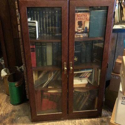 https://www.ebay.com/itm/124486754385	FL4030 Antique Glass Door Wooden Bookshelf #1 Estate Sale Pickup	 $199.99 	 OBO 

