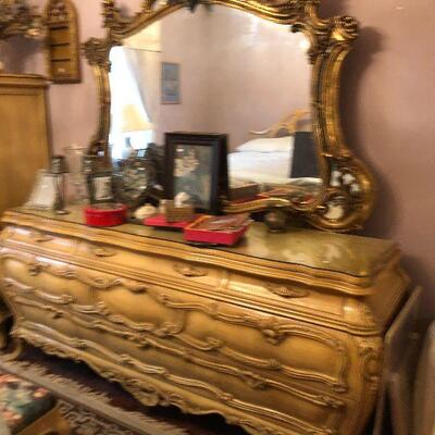 https://www.ebay.com/itm/114575720324	FL4003 French Provincial Dresser with Mirror Chest of Drawers Estate Sale Pickup	 $699.99 	 OBO 
