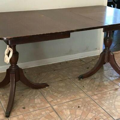 https://www.ebay.com/itm/114561594271	FL0009 Duncan Phyfe SOLID WOOD TABLE DESK WITH 1 LEAF EXTENSION Pickup Only	 $300.00 	 OBO 
