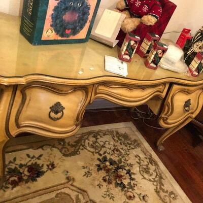 https://www.ebay.com/itm/124487160308	FL4014 French Provincial Vanity Estate Sale Pickup	 $499.99 	 OBO 
