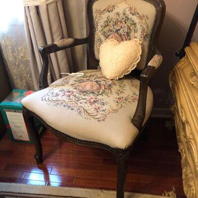 https://www.ebay.com/itm/124487134679	FL4020  Occasional Chair Upholstery Needle Point on Wood Estate Sale Pickup	 $100.00 
