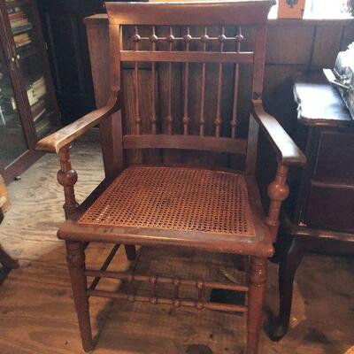 https://www.ebay.com/itm/124486748987	FL4026 Cane Seat Captain's Chair Estate Sale Pickup	 $99.99 	 OBO 
