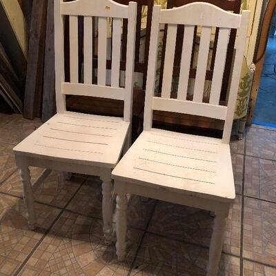 https://www.ebay.com/itm/114576066520	FL1033 White Wood Breakfast Room Chairs (2) Estate Sale Pickup	 $29.99 
