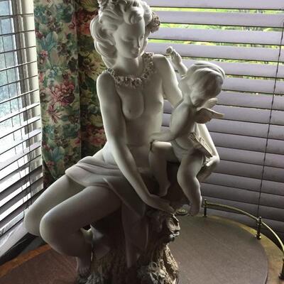 Beautiful Lladro. Venus and Cupid. 