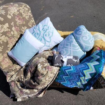 https://ctbids.com/#!/description/share/687759 Miscellaneous box of blankets and decorative pillows. The blue set is beautiful and...
