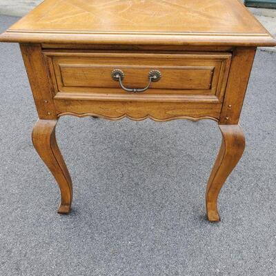 https://ctbids.com/#!/description/share/687766 Nice wooden table made by Southern Living. Table is a light maple finish and has 1 drawer...