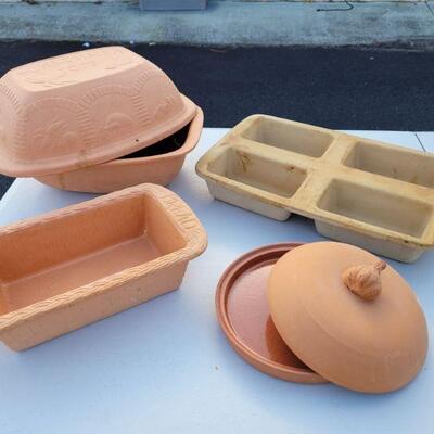 https://ctbids.com/#!/description/share/687844 Terracotta Cookware. These pieces are incredible! The bread dish is 9x5. The four loaf pan...