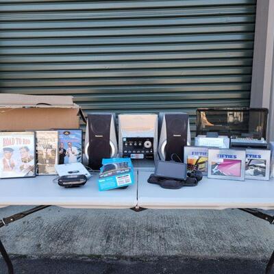 https://ctbids.com/#!/description/share/687807 This is a great mix of electronics. We have a Panasonic radio. There is a box of...