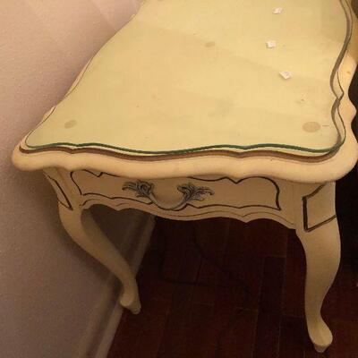 https://www.ebay.com/itm/124486740639	FL4017 French Provincial End Accent Table Estate Sale Pickup	 $50.00 	 OBO 
