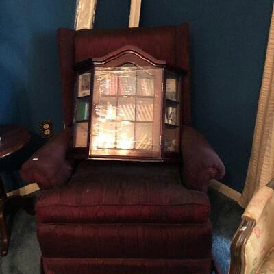 https://www.ebay.com/itm/114575686808	FL1054 Vintage Marron Occasional  Chair Estate Sale Pickup	 $45.00 	 OBO 
