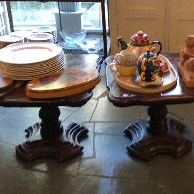 https://www.ebay.com/itm/124473995927	FL0022 VINTAGE PAIR OF SOLID WOOD END TABLES ON SINGLE FOOT BASE Pickup Only	 $150.00 	 OBO 
