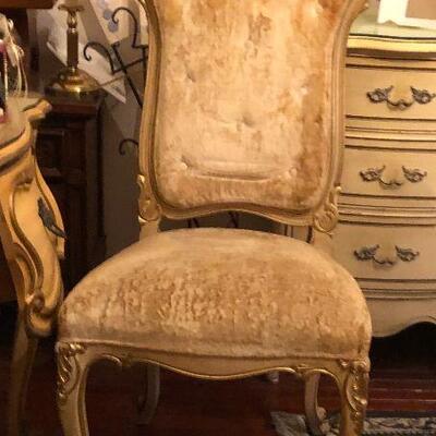 https://www.ebay.com/itm/124487132144	FL4012  French Provincial  Upholstery Chair Estate Sale Pickup	 $50.00 
