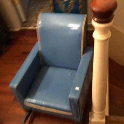  https://www.ebay.com/itm/124487129398 	FL4007 Small Vinyl Children Chair Mid Century Modern Estate Sale Pickup	 $50.00 
