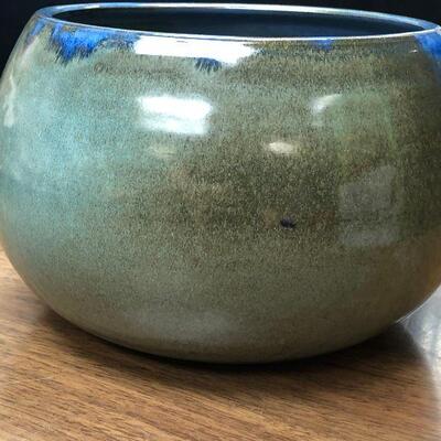 https://www.ebay.com/itm/114591499817	WRY5012D Shearwater Pottery Glazed Vase Local Pickup		 Buy-it-Now 	 $225.00 
