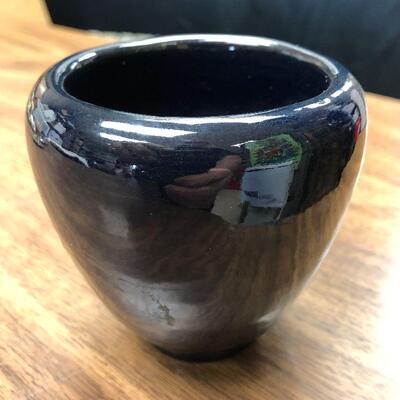 https://www.ebay.com/itm/114609856541	WRY5013E Connie Wiener Newcomb Style Cobalt Blue Glazed Pottery Vase: Connie Weiner Art Pottery...