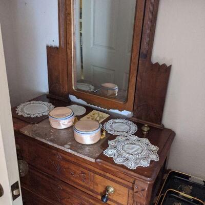 dresser with mirror and marble top
38x17x71
$215