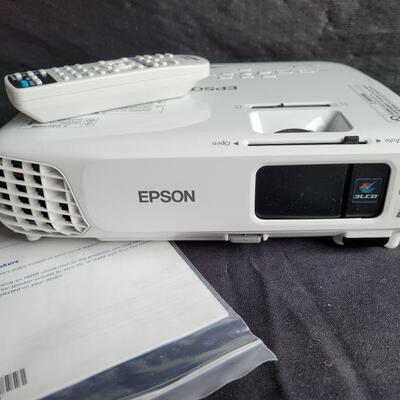 https://ctbids.com/#!/description/share/694364 Bring the big screen home with this Epson Projector. The unit is 12