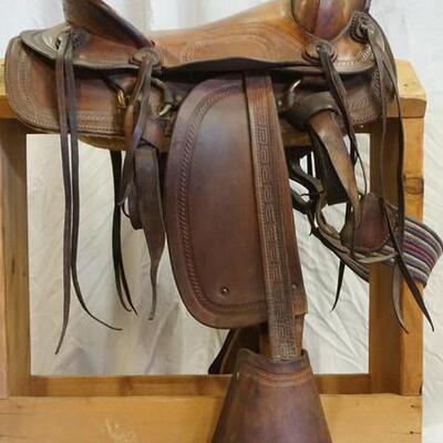1202	WESTERN SADDLE MEASURES FROM HORN TO EDGE OF SEAT APPROXIMATELY 17 1/2 IN
