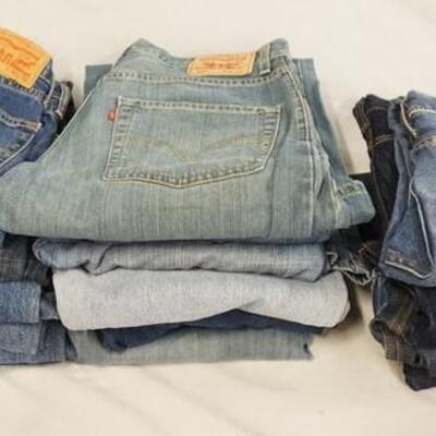 1164	LOT OF 17 PAIRS OF LEVI'S JEANS ALL HAVE 30/32 IN WAIST. VARYING DEGREES OF WEAR 
