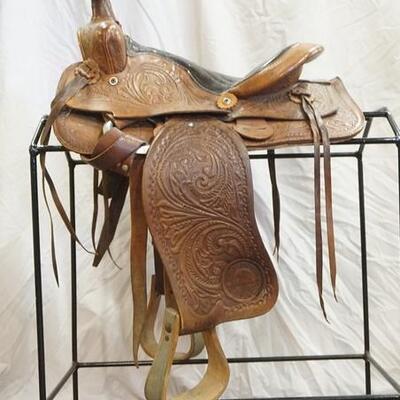 1197	WESTERN SADDLE BY RED WRANGER SADDLERY, MEASURE FROM HORN TO END OF SEAT APPROXIMATELY 19 IN
