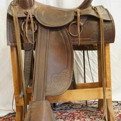 1206	WESTERN SADDLE MEASURES FROM HORN TO EDGE OF SEAT APPROXIMATELY 20 IN
