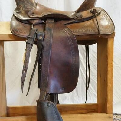 1205	WESTERN SADDLE MEASURES FROM HORN TO EDGE OF SEAT APPROXIMATELY 16 IN
