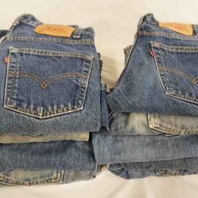 1024	LOT OF TEN PAIRS OF LEVI STRAUSS & COMPANY JEANS ALL ARE 505, VARYING DEGREE OF WEAR
