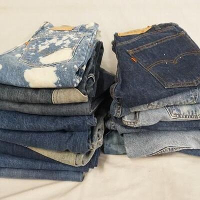 1098	LOT OF 18 PAIRS OF LEVI'S JEANS. ALL HAVE 27 WAIST. VARYING DEGREES OF WEAR 

