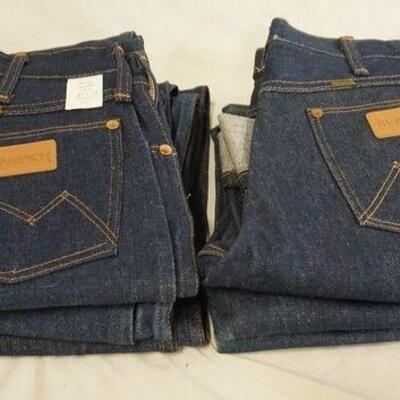 1047	LOT OF SIX PAIRS OF VINTAGE MAVERICK JEANS. SIZES RANGE FROM 27 X 34 THROUGH 31 X 36, VARYING DEGREE OF WEAR

