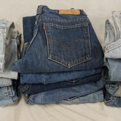 1031	LOT OF 15 PAIRS OF VINTAGE LEVI STRAUSS & COMPANY JEANS, VARYING DEGREE OF WEAR
