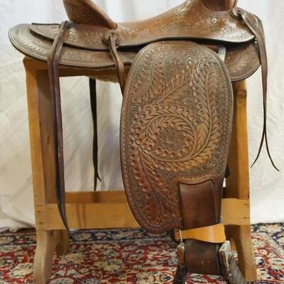 1200	WESTERN SADDLE MEASURES FROM HORN TO EDGE OF SEAT APPROXIMATELY 19 1/2 IN
