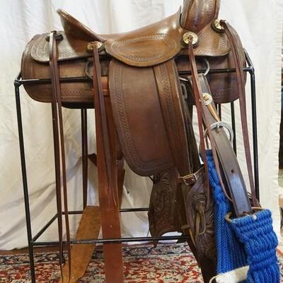 1199	WESTERN SADDLE MEASURES FROM HORN TO EDGE OF SEAT APPROXIMATELY 20 IN
