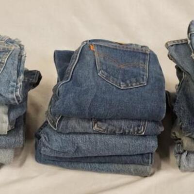1021	LOT OF 15 PAIRS OF LEVI STRAUSS & COMPANY JEANS, VARYING DEGREE OF WEAR
