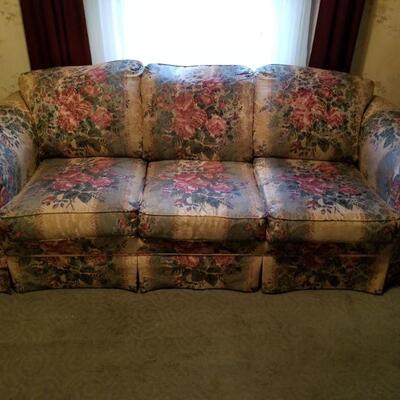 https://ctbids.com/#!/description/share/697654 Floral sofa, just needs a nice slipcover. 86