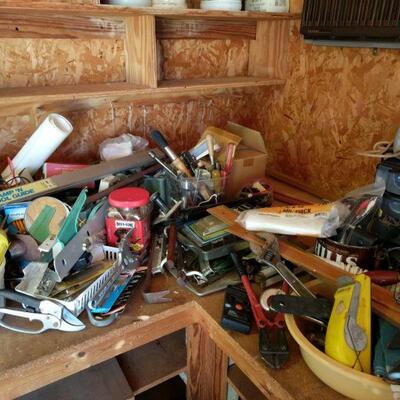 https://ctbids.com/#!/description/share/697705 A nice assortment of items to use in your tool shed. Includes a stereo, shears, wrenches,...