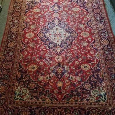 https://ctbids.com/#!/description/share/697651 Beautiful Oriental style area rug in shades of red and blue. 60