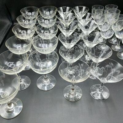 https://ctbids.com/#!/description/share/697689 Nice collection of matching glassware for your bar. Includes wine, martini and champagne...