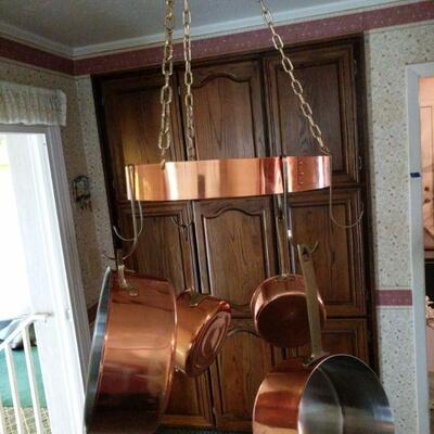 https://ctbids.com/#!/description/share/697674 Copper pots range in size from 2 qt to 5 qt. Includes copper pot rack that hangs from...