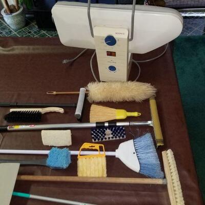 https://ctbids.com/#!/description/share/697714 Singer Magic Press iron, brooms long handled and short, mini blind cleaner, duster,...